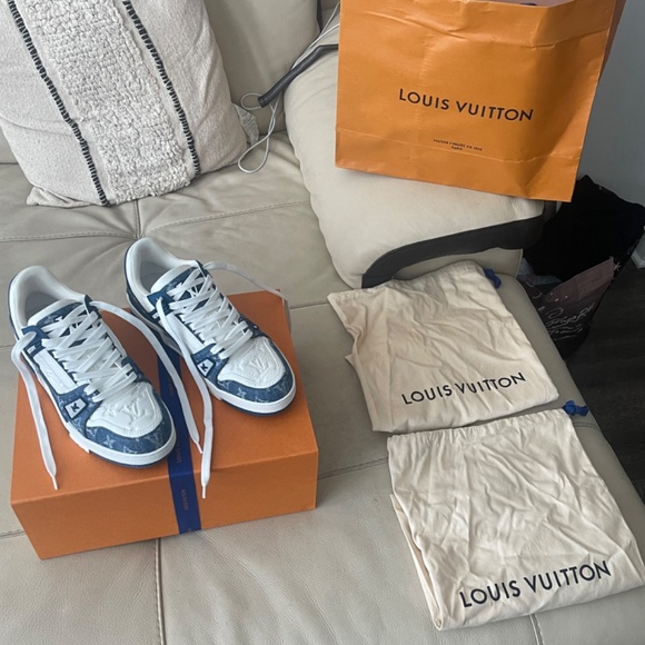 Louis Vuitton Trainer Sneaker - Picture 2 of 3